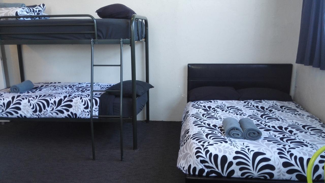 Mountain Jade Backpackers,Private Rooms & Studios Хокитика Екстериор снимка