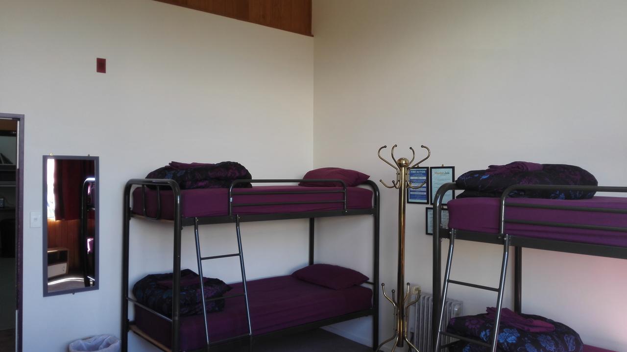 Mountain Jade Backpackers,Private Rooms & Studios Хокитика Екстериор снимка